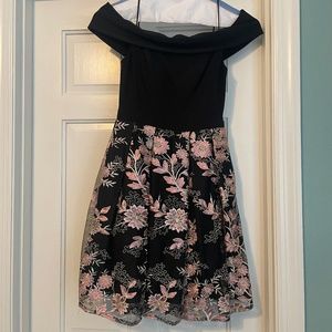 Morgan & Co. SZ 1 Off the Shoulder Floral Embroidered cocktail dress